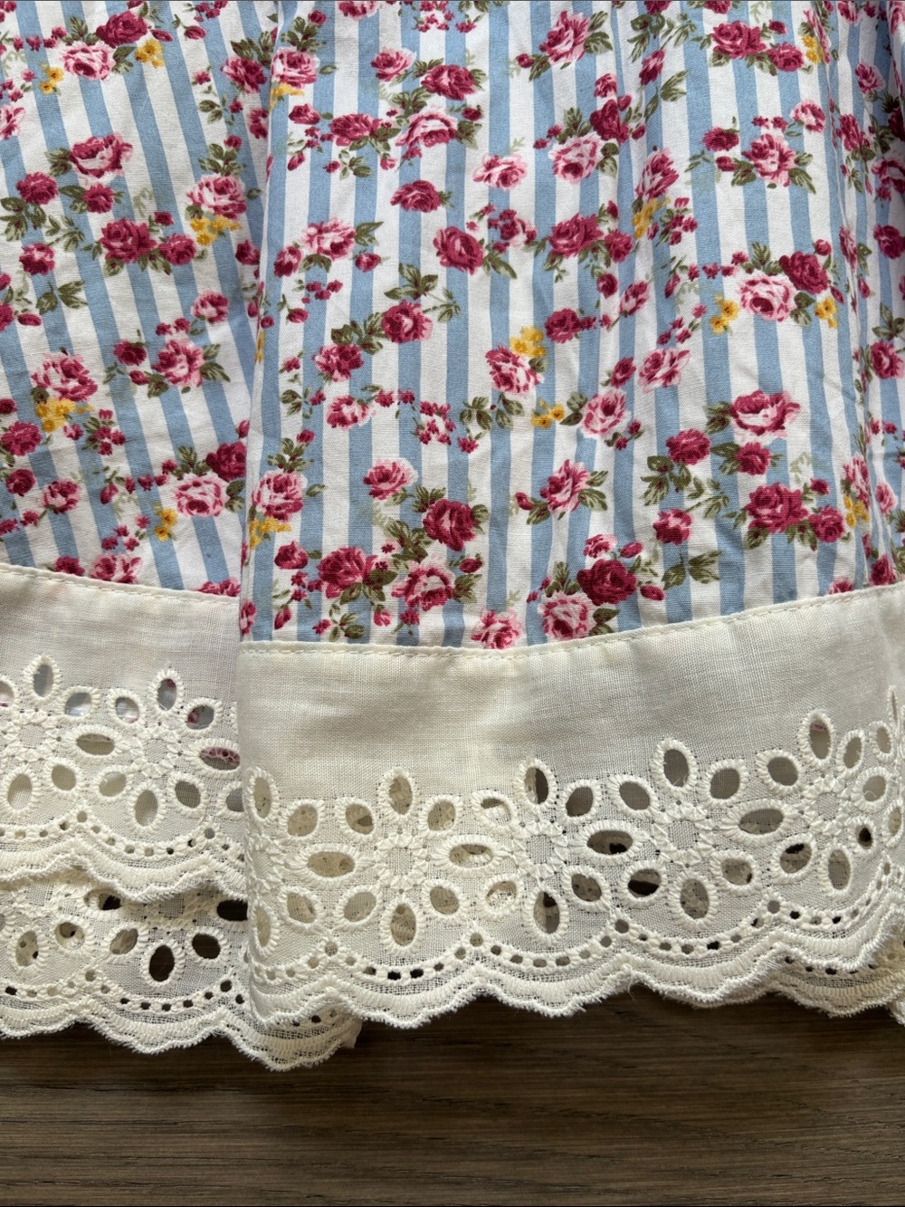 Cinderella | Floral Eyelet Hem A-Line Skirt - Blue & Red Lace Size XS - Picture 3 of 10